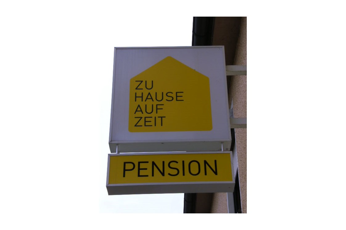Frühstückspension: "Zu Hause auf Zeit GmbH" + 5 Wohnungen