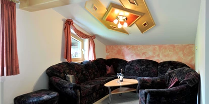 Pensionen - Parkplatz: kostenlos bei der Pension - Leogang - Wohnzimmer Wohnung "Buchberg" - Bio-Bauernhof Reitmayrgut