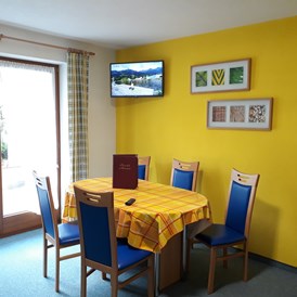 Frühstückspension: Wohnraum mit Küchenzeile - Apart Christina - Tarrenz/Imst