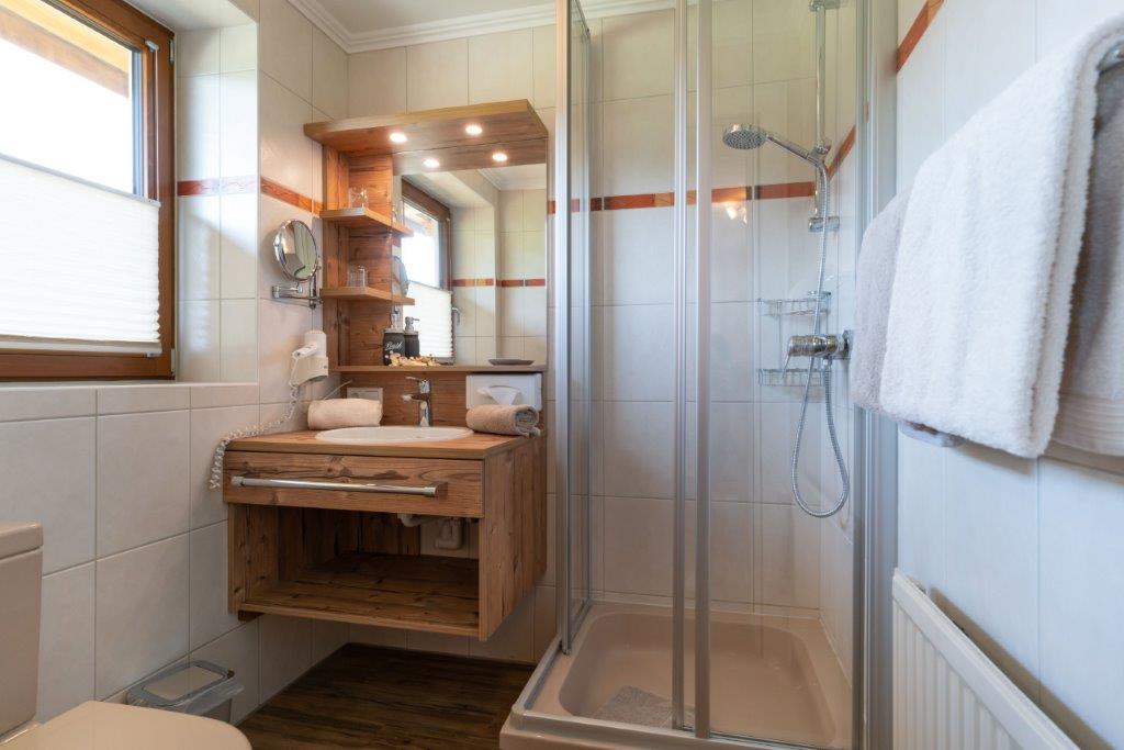 Frühstückspension: Badezimmer Petergstamm - Alpenecho