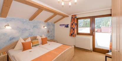 Pensionen - Parkplatz: kostenlos bei der Pension - Hallstatt - Schlafzimmer Enzian - Alpenecho