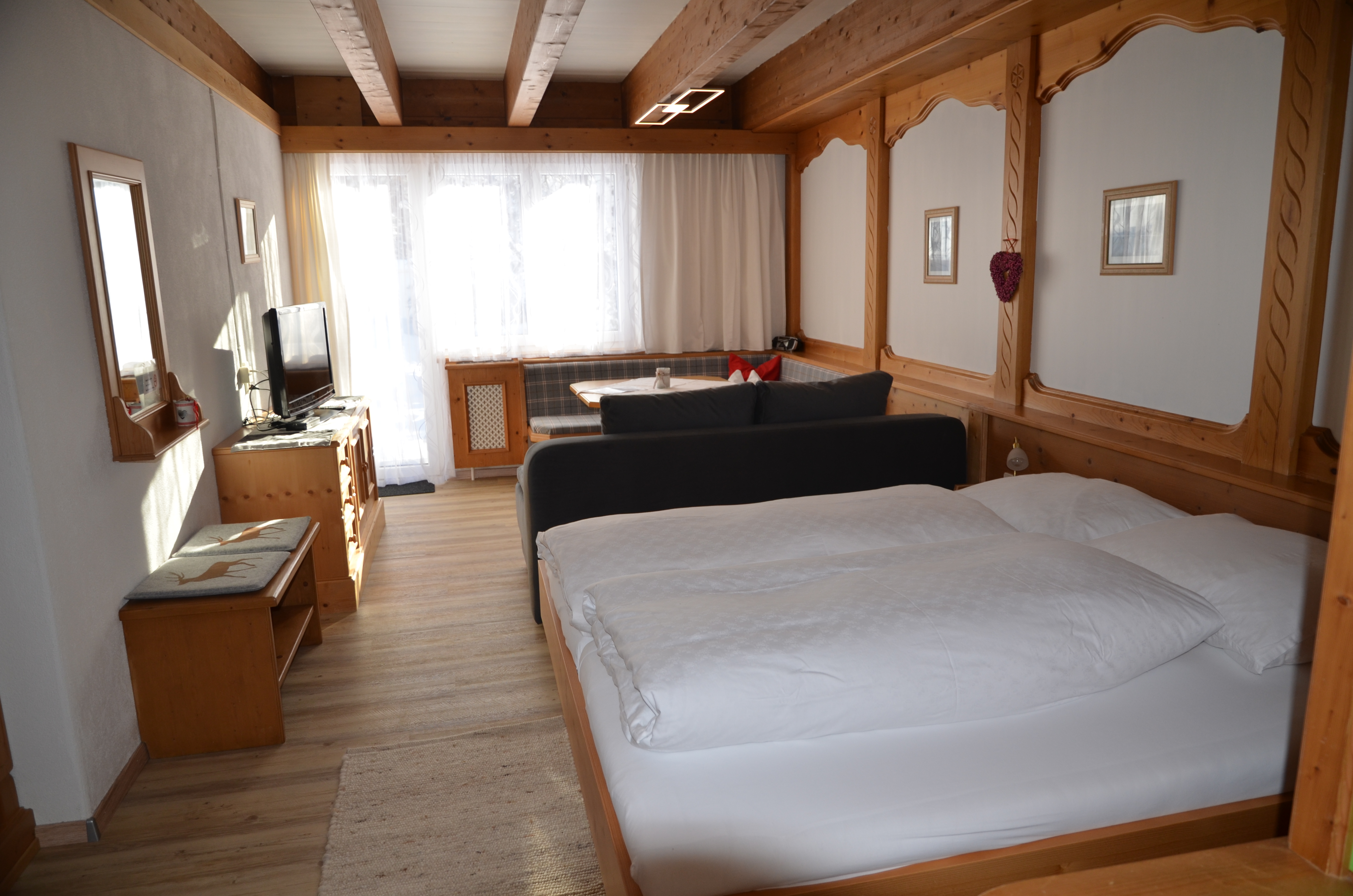 Pensionen - Parkplatz: kostenlos bei der Pension - Mittenwald - Apartmenthaus Bader