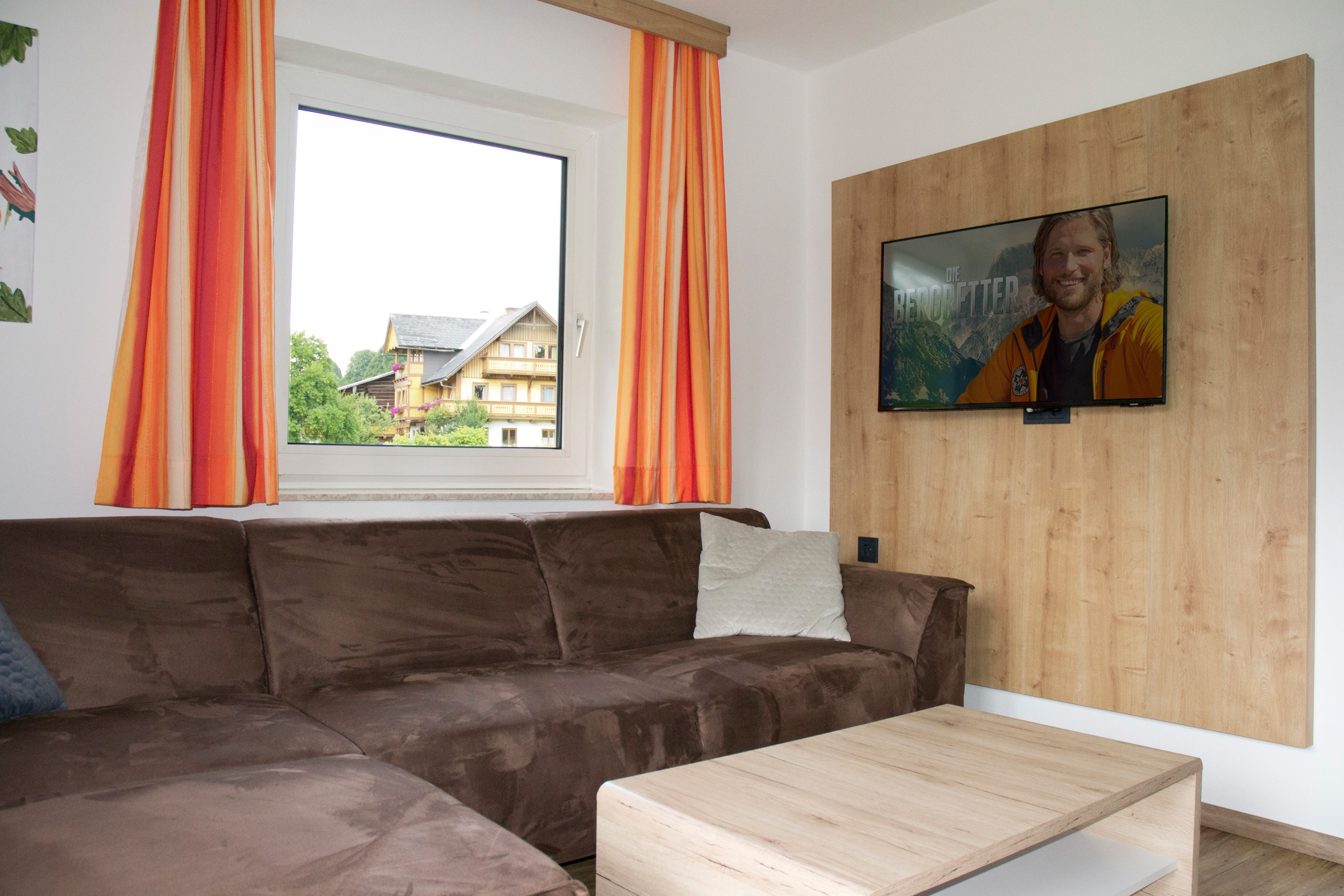 Frühstückspension: Ferienwohnung " Ramsau" Wohnzimmer - Haus Alpenland