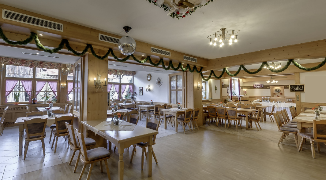 Frühstückspension: Saal mit Wintergarten - Gasthof Waldschänke