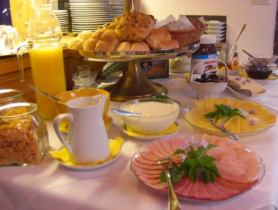 Frühstückspension: Frühstücksbuffet - Gästehaus Rosl