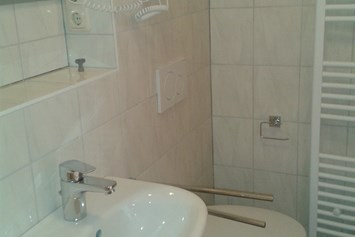 Frühstückspension: Bad mit WC und Haartrockner - Gasthof Magg