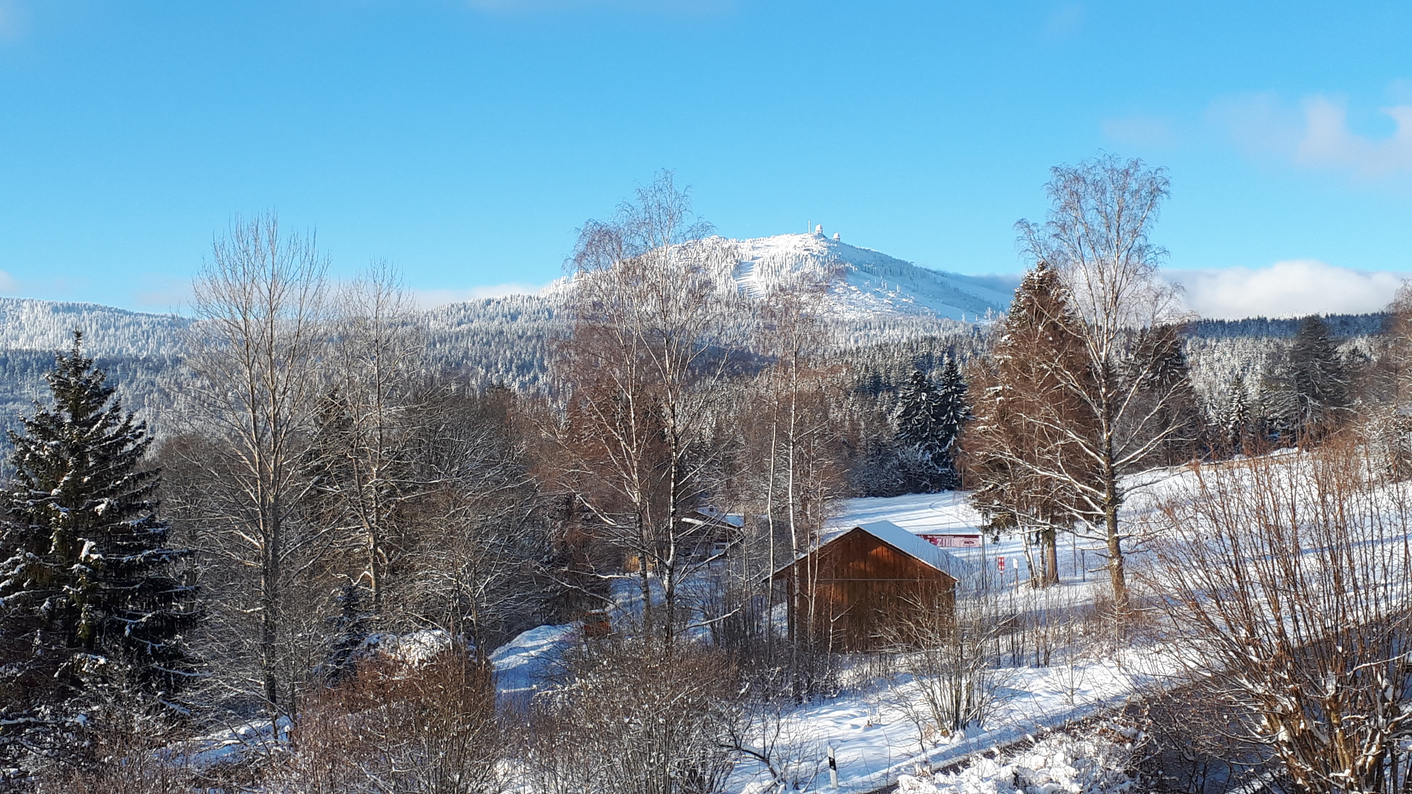 Pensionen - Balkon - Bayern - Ausblick vom Balkon zum Arber und Hohenzollern Loipe - Pension Arbersonne