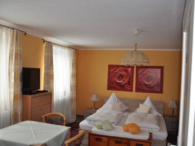 Frühstückspension: Gartenzimmer Nr. 5 ,   3- Bettzimmer - Haus Gertrud