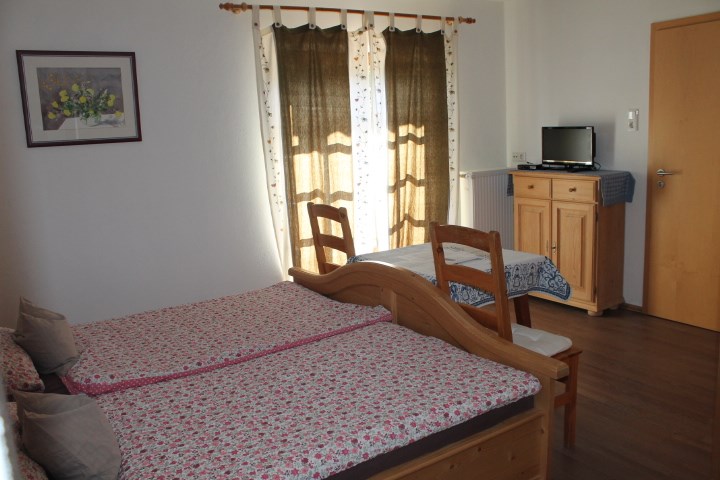 Haus Hörterer Zimmerkategorien Familienzimmer Nr. 3 für 2-4 Personen mit DU/WC/Balkon