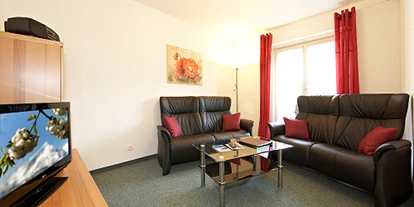 Pensionen - Parkplatz: kostenlos bei der Pension - Seefeld in Tirol - Junior-Suite Dreitorspitze - Wohnzimmer - Gästehaus im Winkel