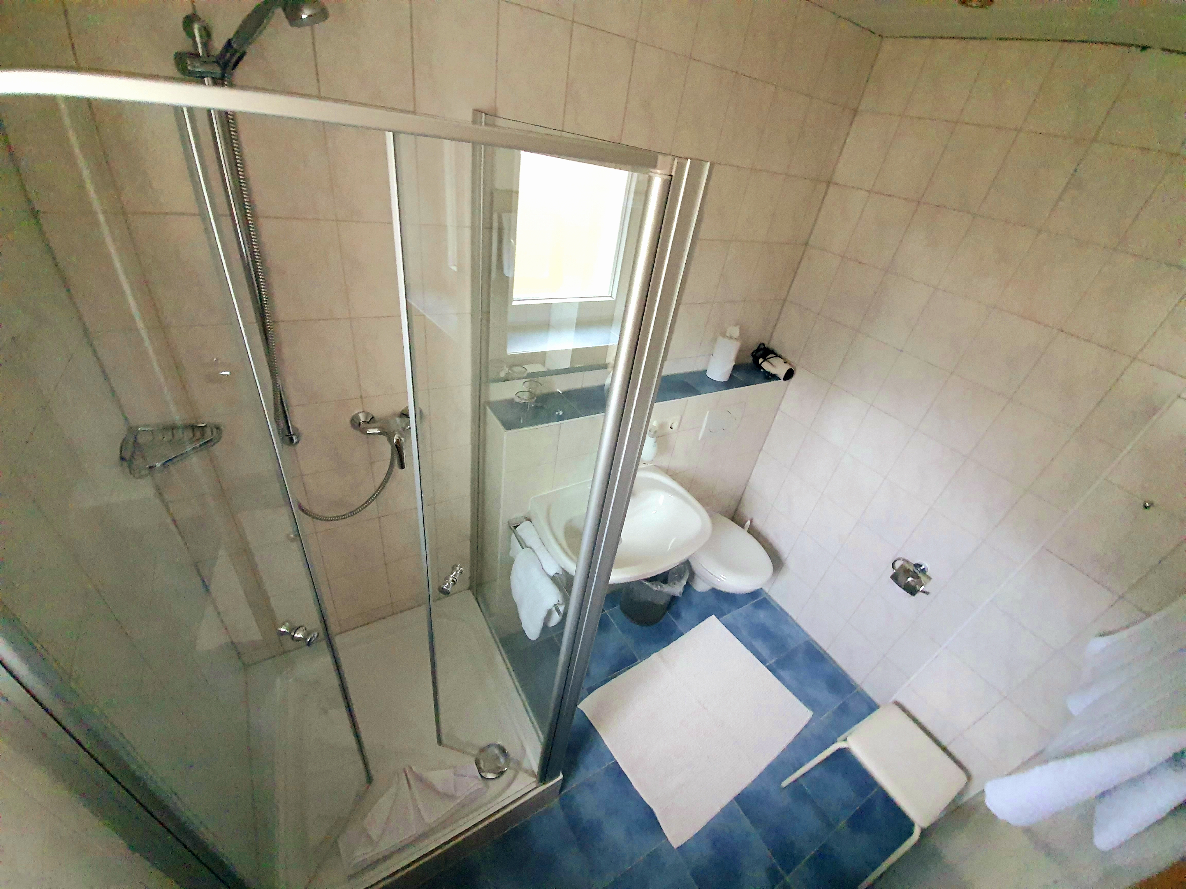 Frühstückspension: Beispielfoto Badezimmer - Gästehaus Alpenkranz