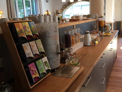 Pensionen - Parkplatz: kostenlos bei der Pension - Seefeld in Tirol - Teestation, Müsli Obst und Marmeladen - Hotel Garni Alpengruß