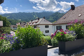 Frühstückspension: Aussicht aus den Balkonzimmern - Hotel Garni Alpengruß