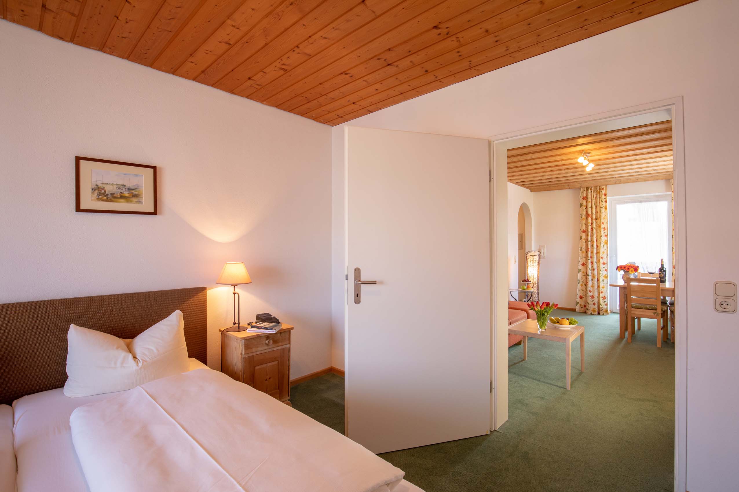 Gästehaus Grünäugl am See Zimmerkategorien Ferienwohnung mit seitlichem Seeblick