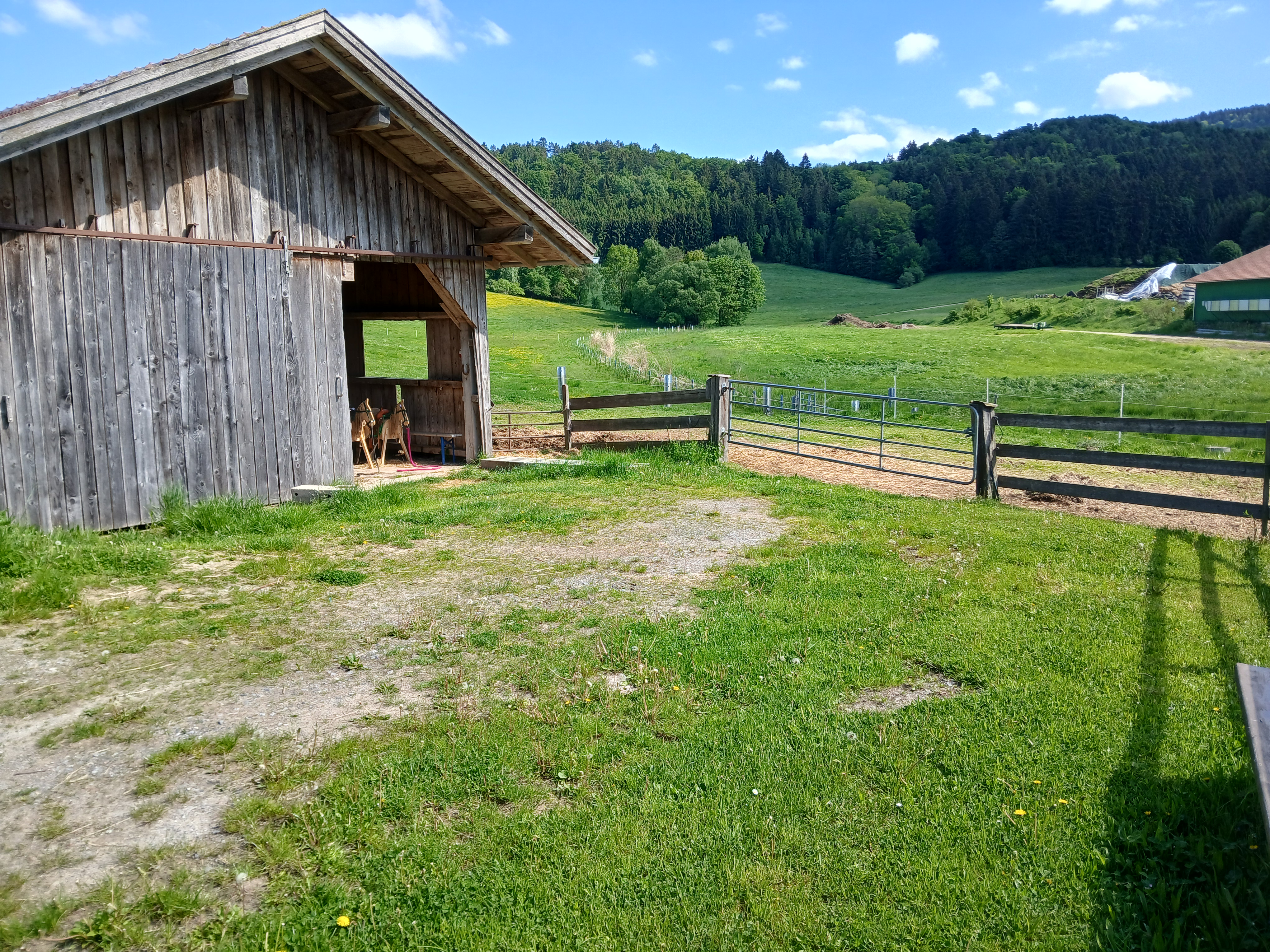 Pensionen - Deutschland - Der Ponystall. Bei uns ist geführtes Ponyreiten kostenlos - Gasthaus Dirscherl