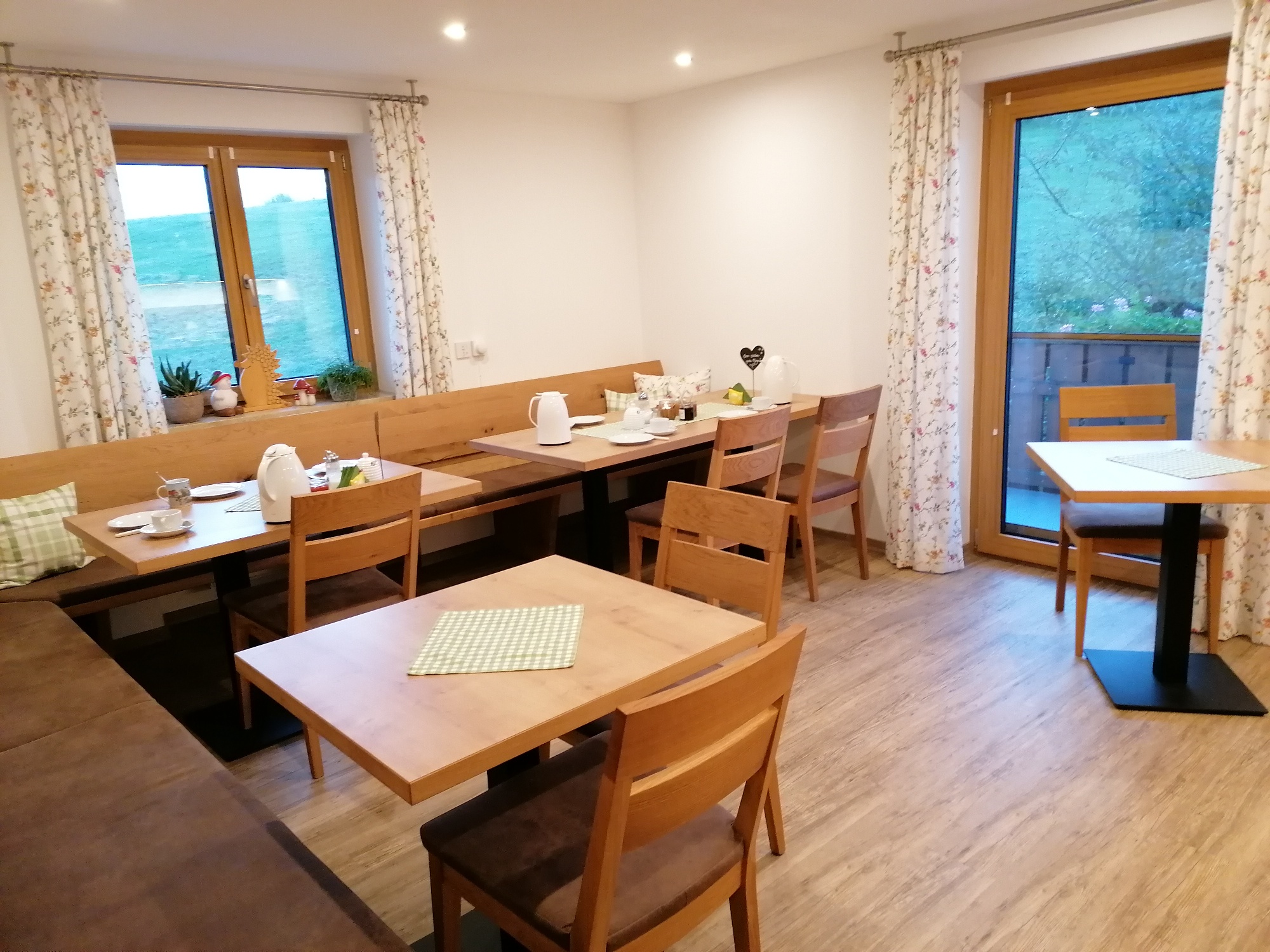 Pensionen - Restaurant - Bayern - Ferienhof - Landhof Hefele: Frühstücksraum - Ferienhof Hefele