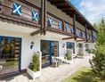 Frühstückspension: Vorderansicht mit Terrassen und Balkonen - The Scottish Highlander Guesthouse