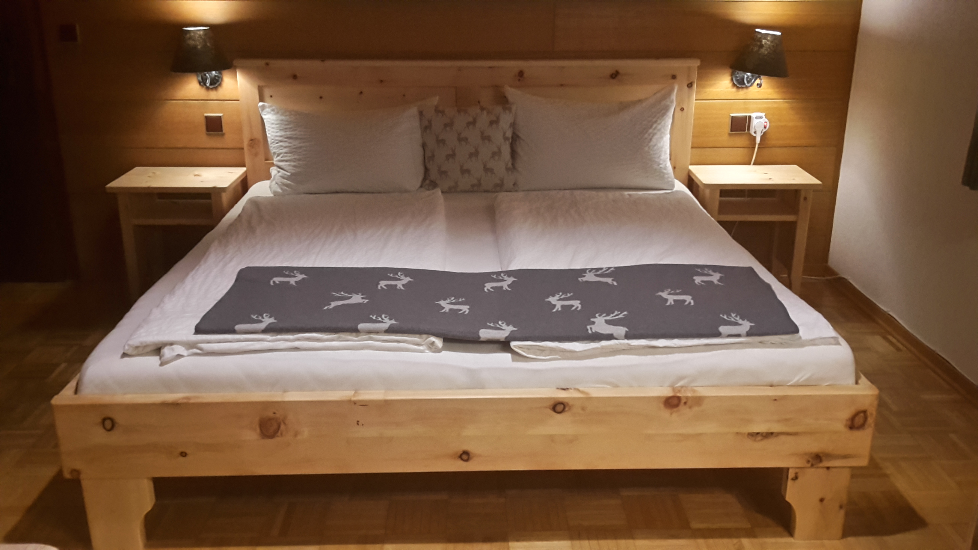 Frühstückspension: unsere neuen Zirben Betten laden Sie zum Wohlfühlen in den Zimmern ein - Villa Claudia