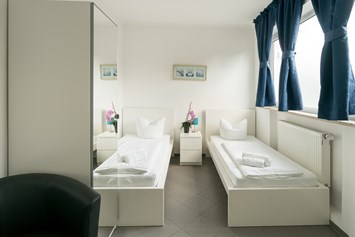Frühstückspension: Zweibettzimmer in der Verdistr. 90 - guenstigschlafen24.de ... die günstige Alternative zum Hotel