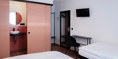 Pensionen - Restaurant - München - Dreibettzimmer mit eigenem Bad - The Dot