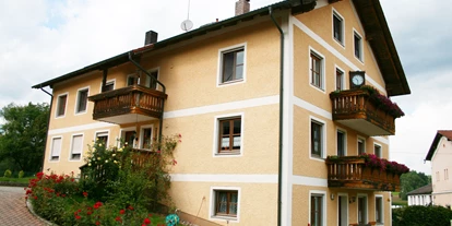 Pensionen - Neutraubling - Unser Wohnhaus - Bauernhof-Pension Denk