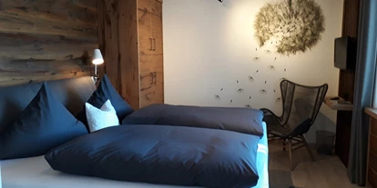 Pensionen - Balkon - Oberstdorf - FEWO Widderstein Schlafzimmer, Boxspringbett elektrisch höhen verstellbar. - Gästehaus Alpenblick