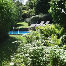 Frühstückspension: Garten mit Pool - Gästehaus Ehrlich