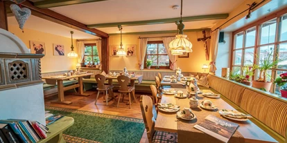 Pensionen - Kössen - Frühstücksraum - Hotel Garni *** Landhaus Traunbachhäusl