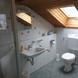 Frühstückspension: Badezimmer Doppelzimmer ohne Balkon - Pension Bergblick