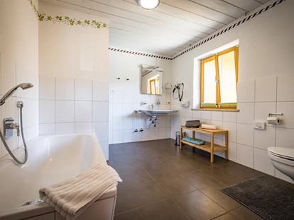 Pensionen - Kössen - Wohlfühlzimmer 4, Badezimmer - Pension Gimpl ****