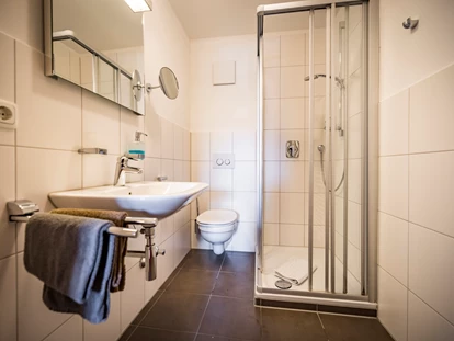 Pensionen - Kössen - Wohlfühlzimmer 3, Badezimmer - Pension Gimpl ****