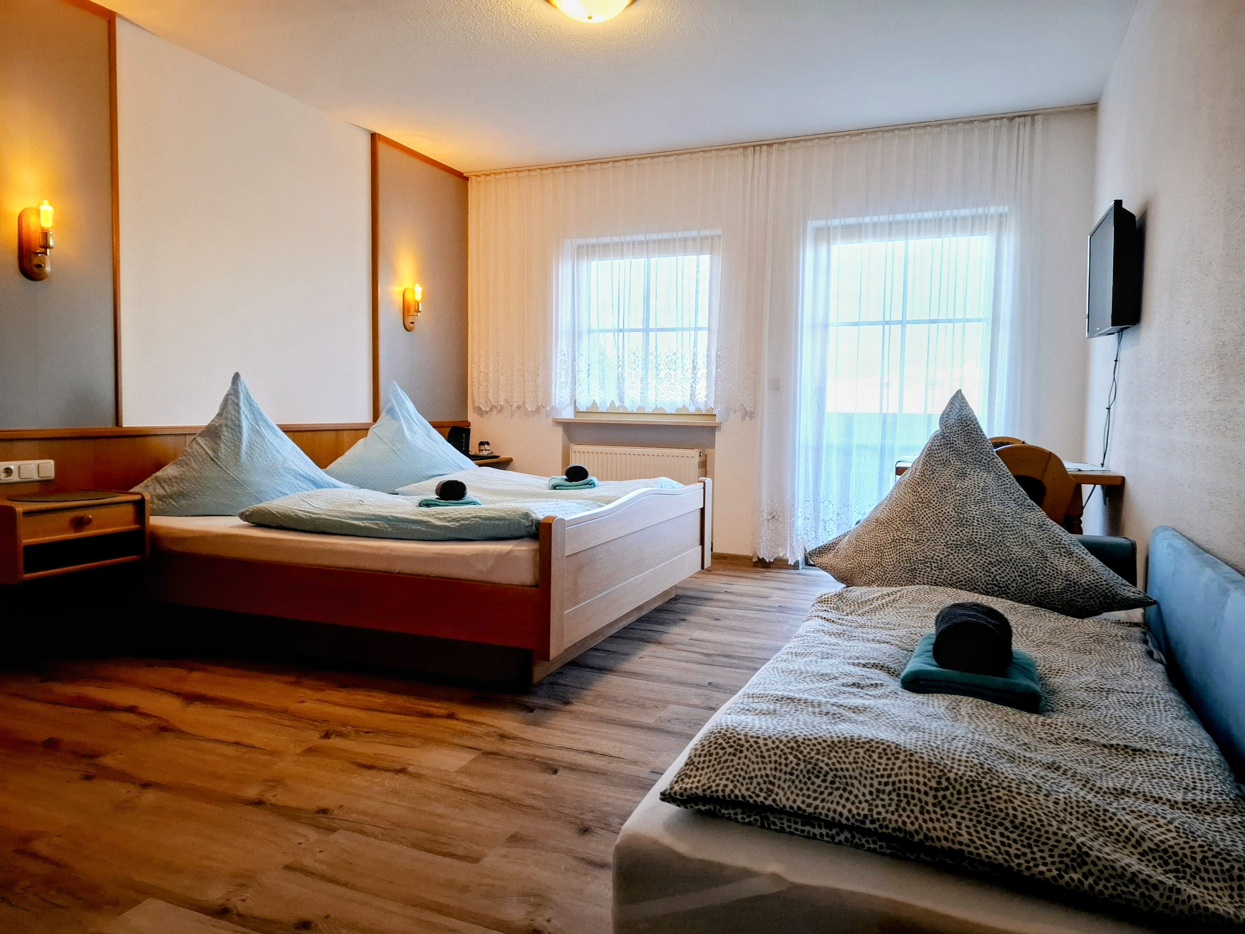 Frühstückspension: Dreibettzimmer - Frühstücks-Pension Lichtenauer Hof
