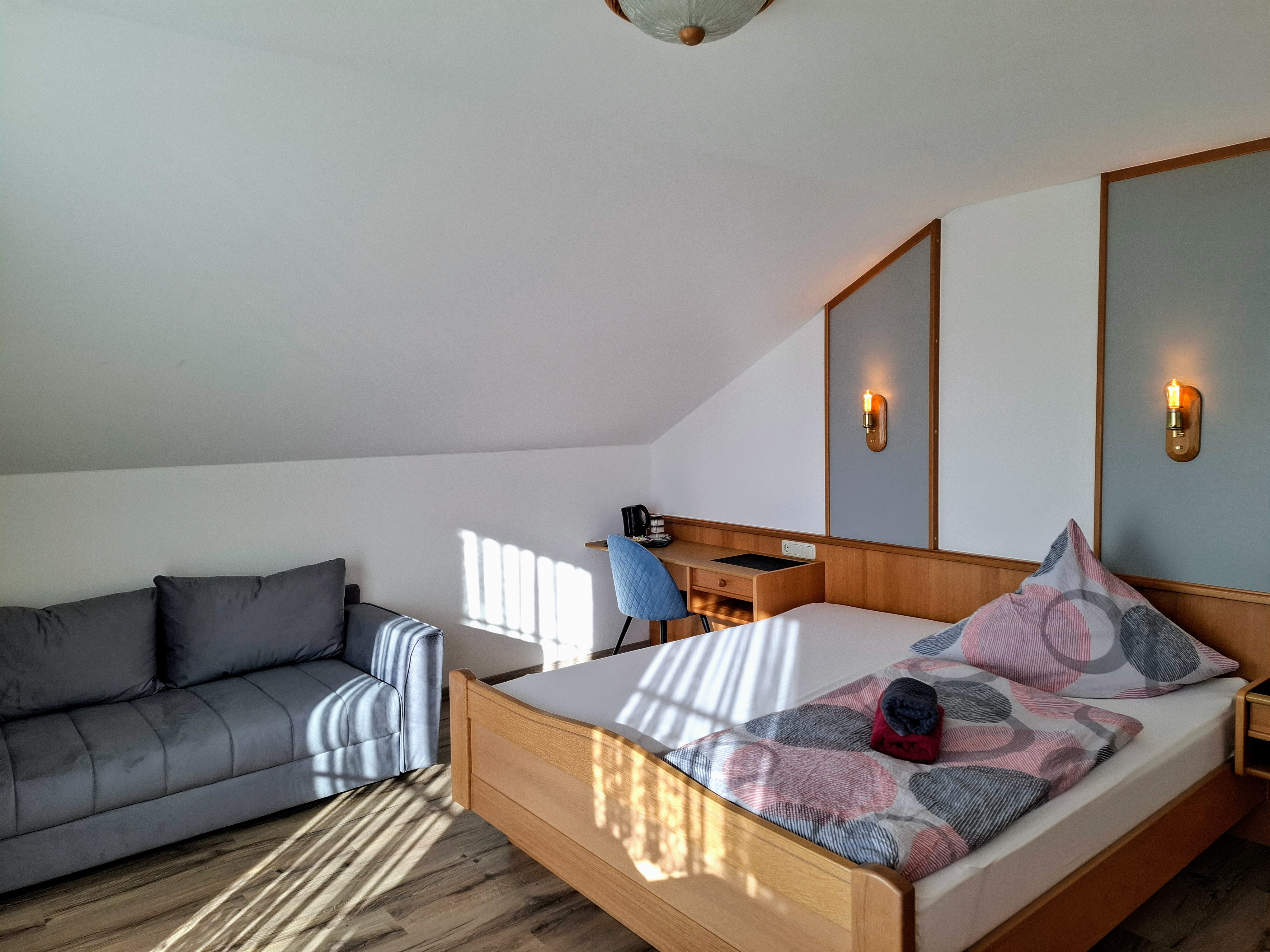 Frühstückspension: Doppelzimmer / Doppelzimmer zur Einzelnutzung / Dreibettzimmer - Frühstücks-Pension Lichtenauer Hof