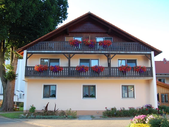 Frühstückspension: Süd-Ansicht unseres Gasthofes - Gasthof Zur Linde