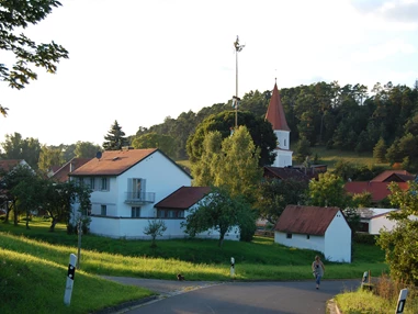 Frühstückspension: Ortseingang aus südlicher Sicht - Gasthof Zur Linde