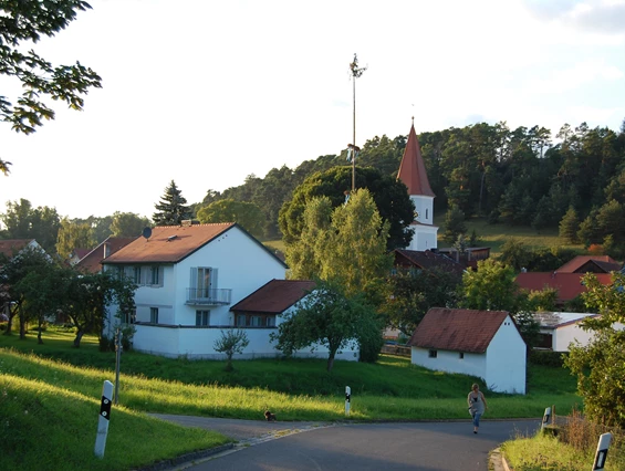Frühstückspension: Ortseingang aus südlicher Sicht - Gasthof Zur Linde