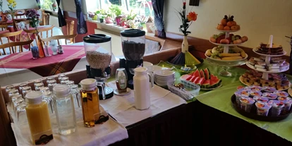 Pensionen - Parkplatz: kostenlos bei der Pension - Franken - Frühstücksbuffet - Gruppenferienhäuser & Hotel-Pension Dressel