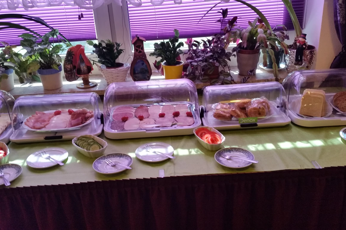 Frühstückspension: Frühstücksbuffet - Gruppenferienhäuser & Hotel-Pension Dressel