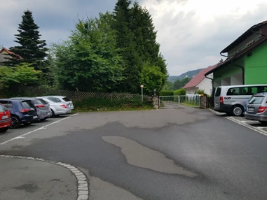 Frühstückspension: Parkplätze - Gruppenferienhäuser & Hotel-Pension Dressel