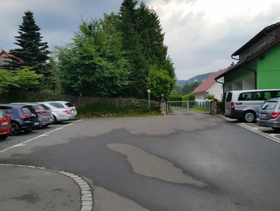 Frühstückspension: Parkplätze - Gruppenferienhäuser & Hotel-Pension Dressel