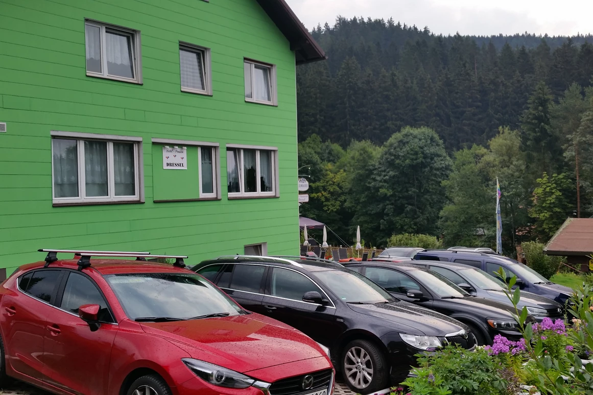 Frühstückspension: weitere Parkplätze - Gruppenferienhäuser & Hotel-Pension Dressel