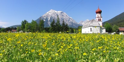 Pensionen - Parkplatz: kostenlos bei der Pension - Seefeld in Tirol - Landhaus Elena in Leutasch/Seefeld/Tirol