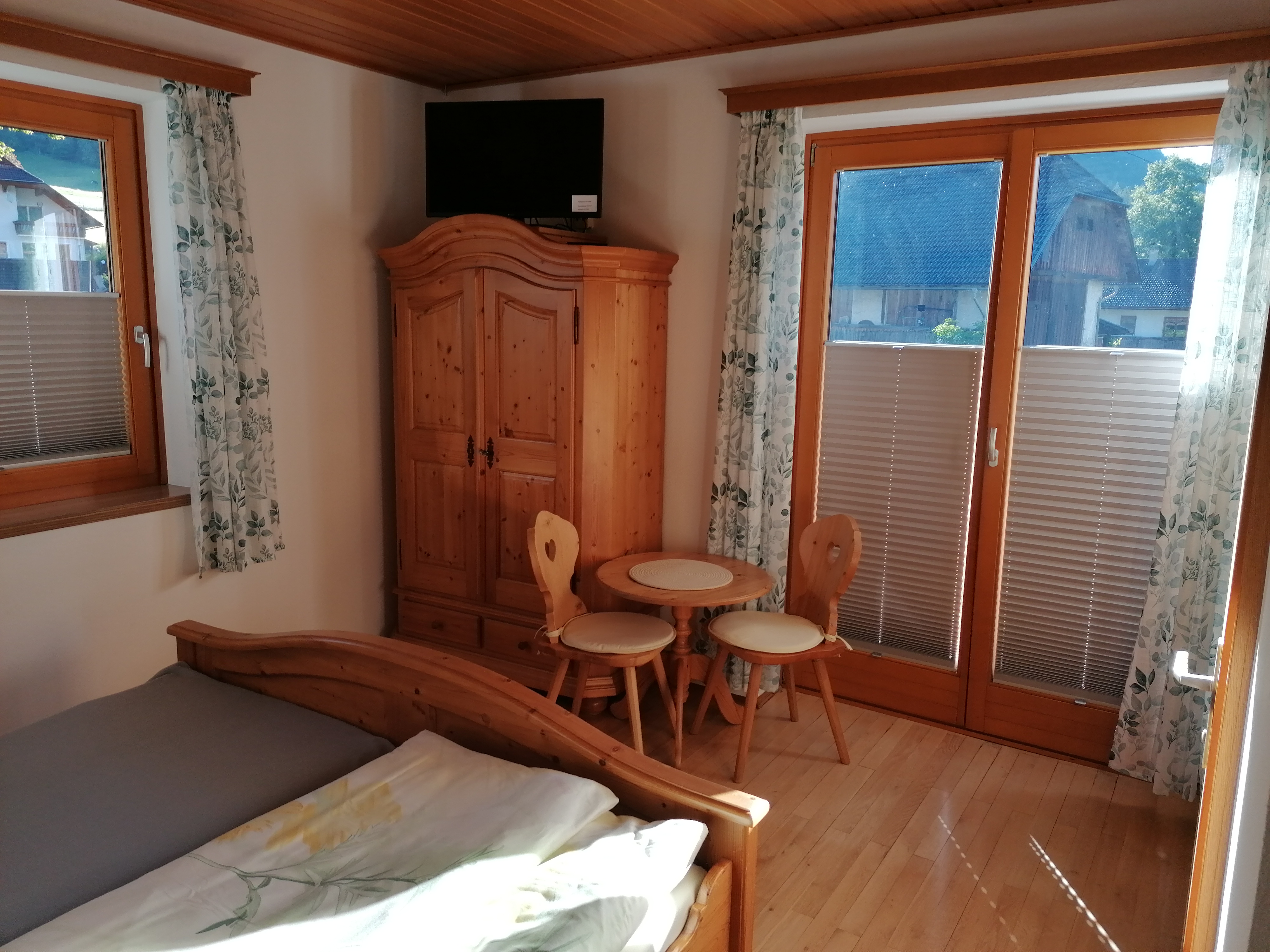 Pensionen - Balkon - Kötschach-Mauthen - Doppelzimmer mit Balkon - Gästehaus Holzfeind