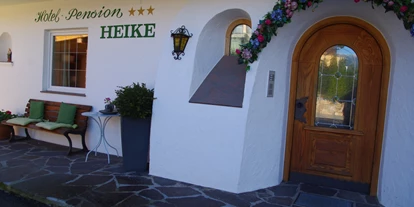 Pensionen - Parkplatz: kostenlos bei der Pension - Leogang - Eingang - Hotel Pension Heike