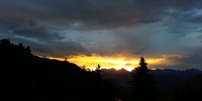 Pensionen - Balkon - Innsbruck - Sonnenuntergang im Gästehaus Schwaninger - Gästehaus Schwaninger
