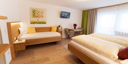 Pensionen - Parkplatz: kostenlos bei der Pension - Hallstatt - Dreibettzimmer mit Balkon - B&B Landhaus Vierthaler