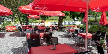 Pensionen - Restaurant - Unser herrrlicher Gastgarten lädt zum Verweilen ein, genießen ein kühles Getränk oder eine unserer leckern Speisen! - Hotel-Pension Marmotta