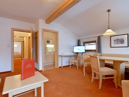 Pensionen - Kössen - Appartement 8 Wohnraum - Frühstückspension Appartements Steinbacher****